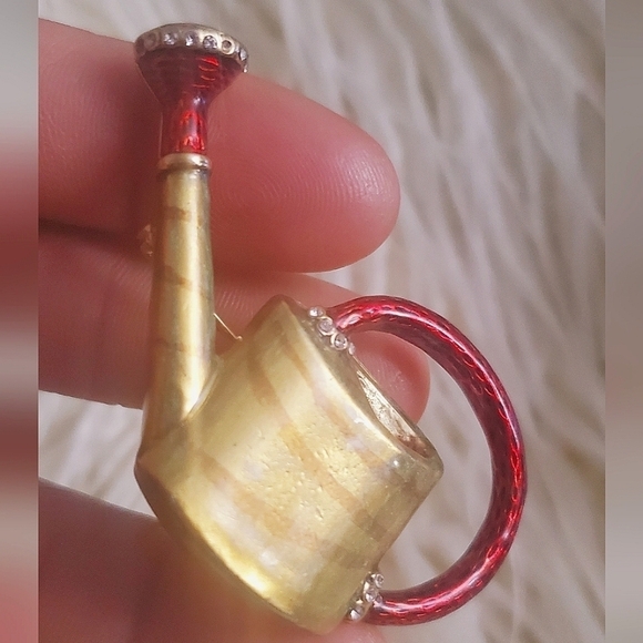 >MMA Gold Tone And Red Kettle Brooch Pin. Signed Fbs MMA. 🌴 - Picture 4 of 5